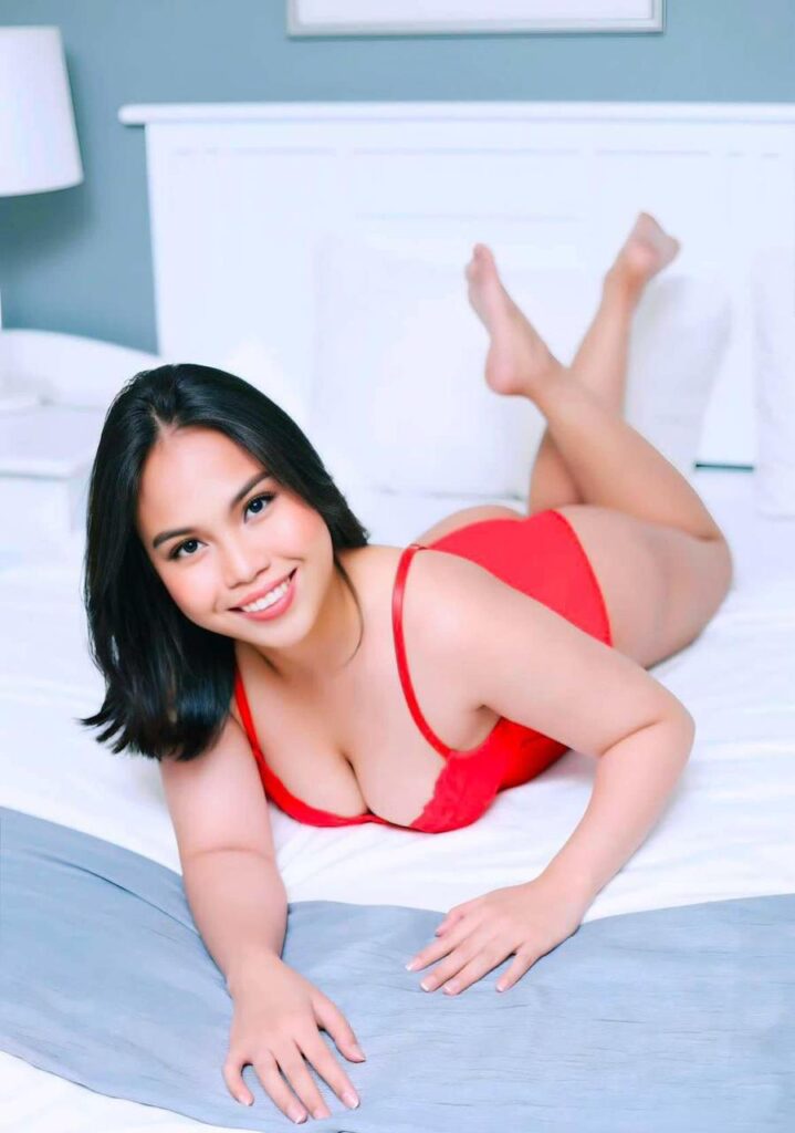 Relaxing traditional nuru massage experience with Celine